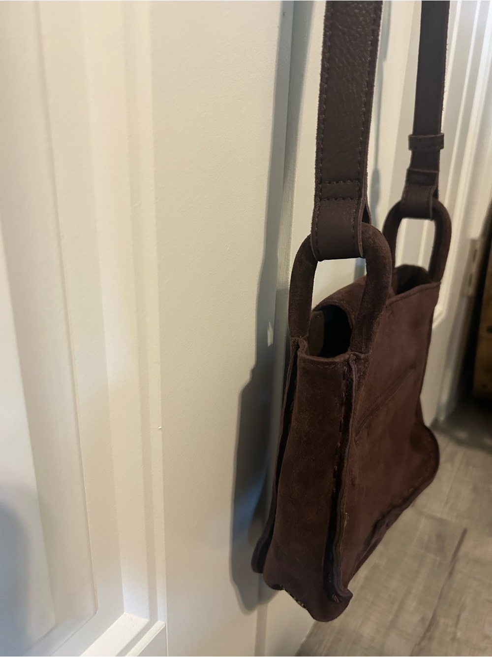 The Sak Los Feliz brown suede crossbody - Picture 4 of 10